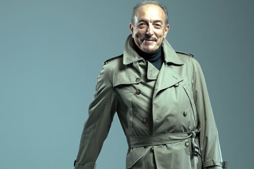 O Tάσος Αρνιακός είναι τεράστια φιγούρα - Άρπαξε το μικρόφωνο και τραγούδησε