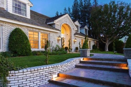 To σπίτι της Jennifer Lopez στην California είναι ένα αριστουργηματικό δείγμα mix and match ντεκόρ