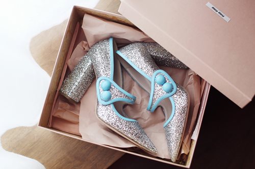 Το κόλπο για να ανοίξουν τα καινούργια σου στενά παπούτσια