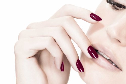 Nail trends Fall '22: Τα χρώματα που θα λατρέψουμε φέτος σύμφωνα με τους nail artists