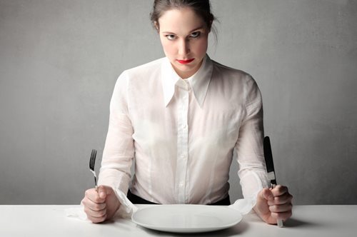 Τι είναι η αυτοφαγία και γιατί πιστεύει ότι είναι ανόητο να τρώμε κάθε 2-3 ώρες