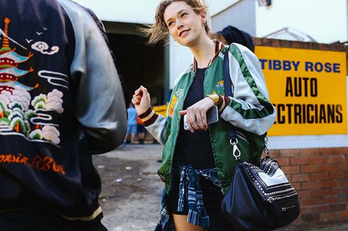 Τα ασχημόμορφα παπούτσια που (αναγκαστικά;) θα φορέσουμε το καλοκαίρι του 2017