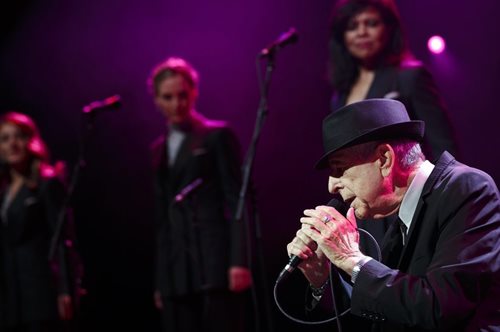 Dance Me To The End Of Love: H συγκλονιστική, ιστορία πίσω από τον ύμνο