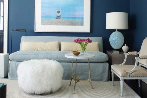 Blue is the new black! Το βαθύ μπλε σε τοίχους και έπιπλα είναι η σούπερ τάση του χειμώνα 