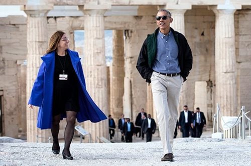 Ποια είναι η γυναίκα που ξενάγησε τον Ομπάμα στην Ακρόπολη