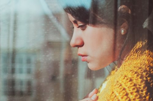 Ποιά είναι η διαφορά της θλίψης από την κατάθλιψη; Γιατί δεν έχουν καμία σχέση μεταξύ τους; 