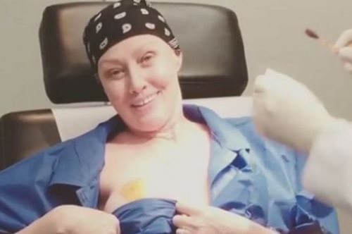 Με γενναιότητα και αισιοδοξία η Shannen Doherty ανεβάζει βίντεο μέσα από το χειρουργείο