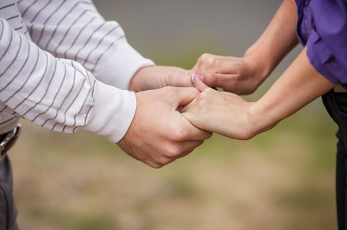 Φουντώνουν οι φήμες ότι χωρίζει γνωστός παρουσιαστής