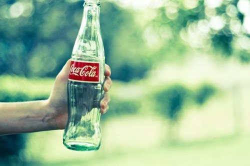 Το νέο μπουκάλι της Coca-Cola θα βγάζει selfies