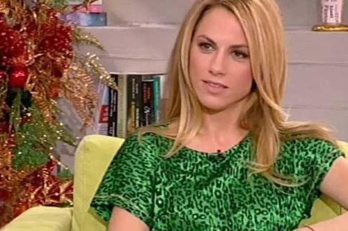 Η Ντορέττα Παπαδημητρίου στολίζει δέντρο με τους 2 γιους της. Μια όμορφη στιγμή 