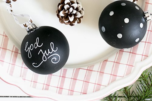 Υπάρχουν κι άλλοι τρόποι για σπιτικά Χριστούγεννα, εκτός από τα μελομακάρονα. Ας πούμε, τα στολίδια