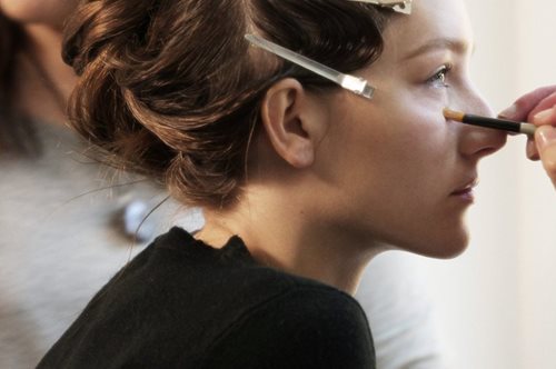 Festive & Classy: Τα ωραιότερα γιορτινά makeup looks για γυναίκες άνω των 50