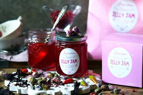 Think Pink: Η πιο λαμπερή μαρμελάδα που έχετε σκεφτεί φτιάχτηκε από σαμπάνια