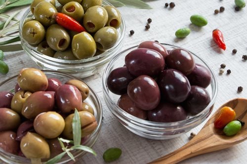 20 λόγοι για τους οποίους πρέπει να αρχίσετε να τρώτε ελιές τώρα
