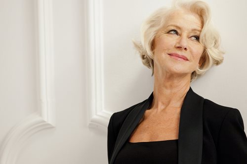 5 πιπεράτες συμβουλές της Helen Mirren για άτακτα κορίτσια σε ένα μόνο βιντεάκι