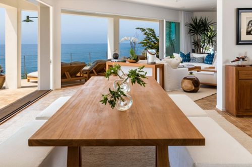 Κοιτάξαμε μέσα στο σπίτι της Cindy Crawford στο Malibu και μείναμε άφωνοι