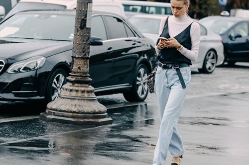 Σου δίνουμε οδηγίες για το σωστό τζιν στα 20, τα 30, τα 40, τα 50