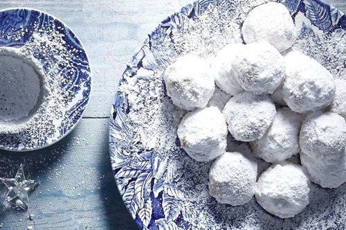 Οι κουραμπιέδες του Άκη Πετρετζίκη θα σε ξετρελάνουν