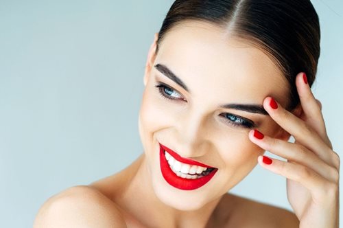 Τα 4 πιο συνηθισμένα λάθη που κάνεις με τα φρύδια σου