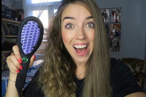 H βούρτσα Dafni θα σε ξετρελάνει. Ισιώνει και την πιο δύσκολη μπούκλα με μία κίνηση