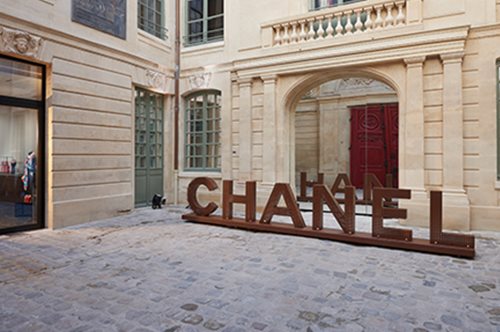Η νέα pop up μπουτίκ της Chanel στη γαλλική πρωτεύουσα είναι πανέμορφη 
