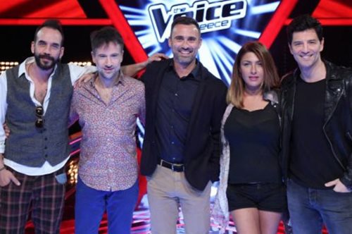 «Γκρέμισε» το στούντιο του Voice με τη φωνή του. Μάχη έδωσαν οι coaches για να τον πάρουν