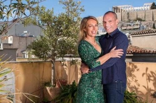 H Δανάη Στράτου μετάνιωσε: «Ήταν λάθος μας να φωτογραφηθούμε στο περιοδικό»