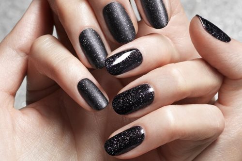 Αυτά είναι τα 10 κορυφαία χρώματα στα νύχια για το χειμώνα 2017