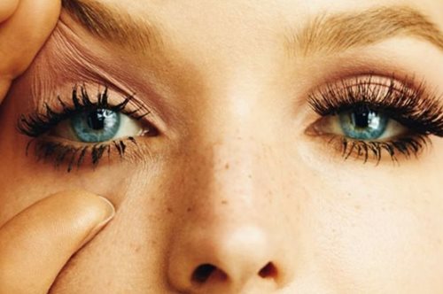 Κι όμως γίνεται! Φτιάξτε μόνες σας την πιο εύκολη, γρήγορη και οικονομική μάσκαρα από μπισκότα