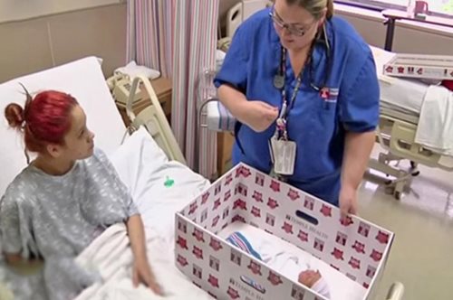 Γιατί το κουτί είναι καλύτερη λύση για το νεογέννητο από την αγκαλιά της μάνας;