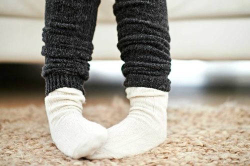 Κρύα πόδια και χέρια: 7 μυστικά για να ζεσταθείς από μέσα προς τα έξω
