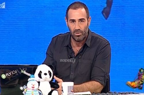 Ο Αντώνης Κανάκης δίνει τέλος στην εβδομαδιαία προβολή του Ράδιο Αρβύλα