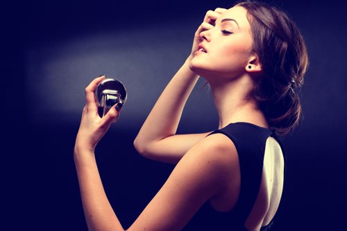 Η αύρα της γιορτής. Δέκα υπέροχα, νέα αρώματα για τις λαμπερές εμφανίσεις σου 