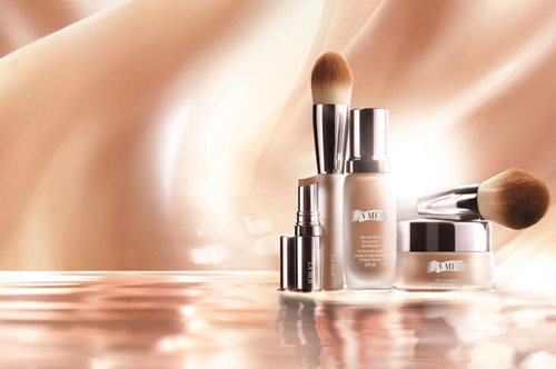 Περιποίηση και μακιγιάζ γίνονται ένα με το Soft Fluid Long Wear Foundation SPF 20