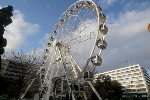 Η νέα άφιξη στην πλατεία Συντάγματος γυρίζει στους αιθέρες 