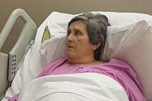 Η γιαγιά που γέννησε το εγγόνι της μιλάει για την απόφασή της. Το βίντεο με την πρώτη της δήλωση