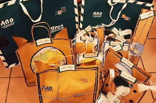 ΦΙΛΩΝ - ΔΩΡΗΜΑ: Παραμυθένια δώρα για ένα ταξίδι στο χρόνο