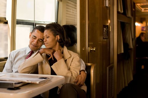 Ο Βarack και η Michelle Obama σου εύχονται Καλά Χριστούγεννα σε ένα εορταστικό βίντο