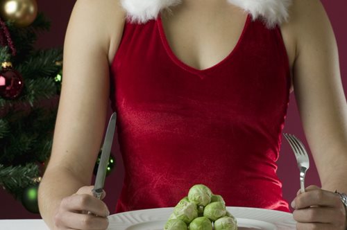 Κι όμως το απίστευτο γίνεται: 8 tips για να μην πάρεις κιλά μέσα στις γιορτές