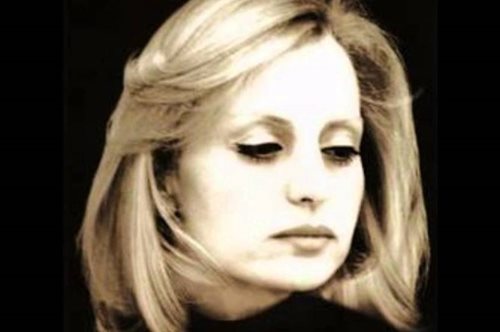 Οι κόρες της Βίκυς Μοσχολιού τιμούν την αείμνηστη μητέρα τους