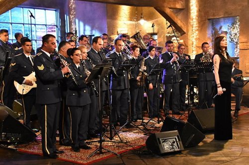 Ο Μάνος Χατζιδάκις μάλλον δεν ενοχλήθηκε που η Πάολα τραγούδησε τον Ευαίσθητο Ληστή 