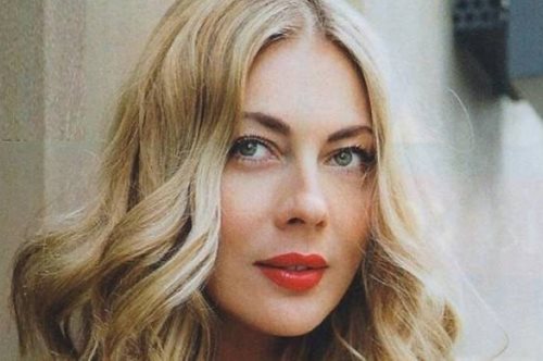 Σμαράγδα Καρύδη: Η πρώτη δημόσια εμφάνιση μετά την απώλεια του πατέρα της