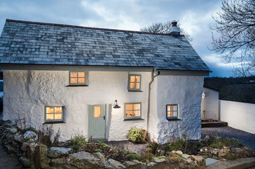 Η πέτρινη καλύβα 300 ετών που κρύβει μια ασύλληπτα πολυτελή κατοικία -Δείτε το εσωτερικό