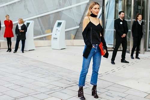 5 μπλουζάκια που θα αναβαθμίσουν το τζην σου αυτές τις γιορτές. Δες πώς θα τα φορέσεις