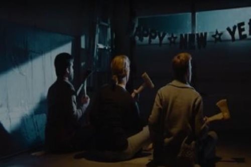 Μια χρονιά θρίλερ: Η κωμικοτραγική παράνοια του 2016 σε ένα βίντεο 2 λεπτών 