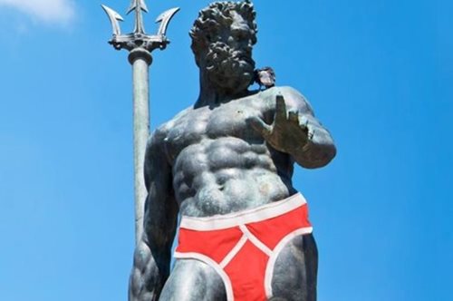 Ο Ζούκεμπερκ δεν τα σηκώνει αυτά: Το Facebook λογόκρινε ακόμα το γυμνό άγαλμα του Ποσειδώνα 