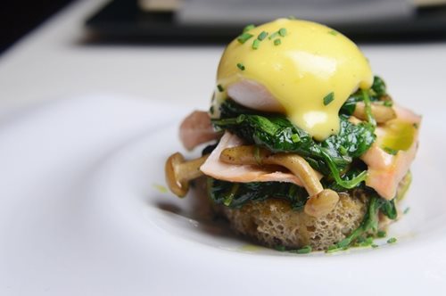 Το θρυλικό brunch στο Rakkan της Κηφισιάς επιστρέφει και τα σαββατοκύριακά μας θα γίνουν υπερνόστιμα