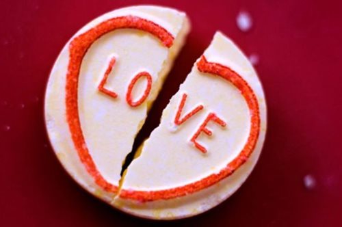 Ποιο ζευγάρι της ελληνικής showbiz χώρισε χωρίς να το κάνουν θέμα. Δεν το έχει μάθει κανείς