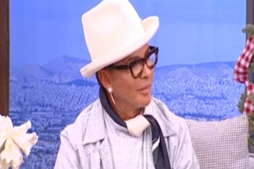 Ο Λάκης Γαβαλάς δηλώνει την ηλικία του με χιούμορ και στυλ 