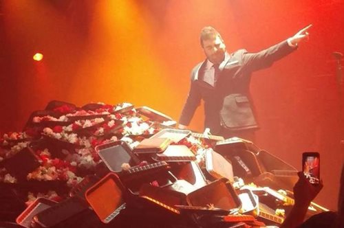 Ο Παντελής Παντελίδης και το ελληνικό δημόσιο μοιάζουν πολύ - Και εξηγούμε γιατί